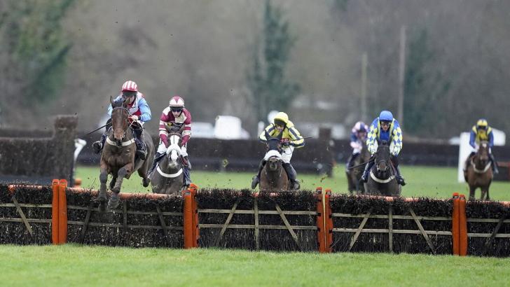Horse racing at Lingfield